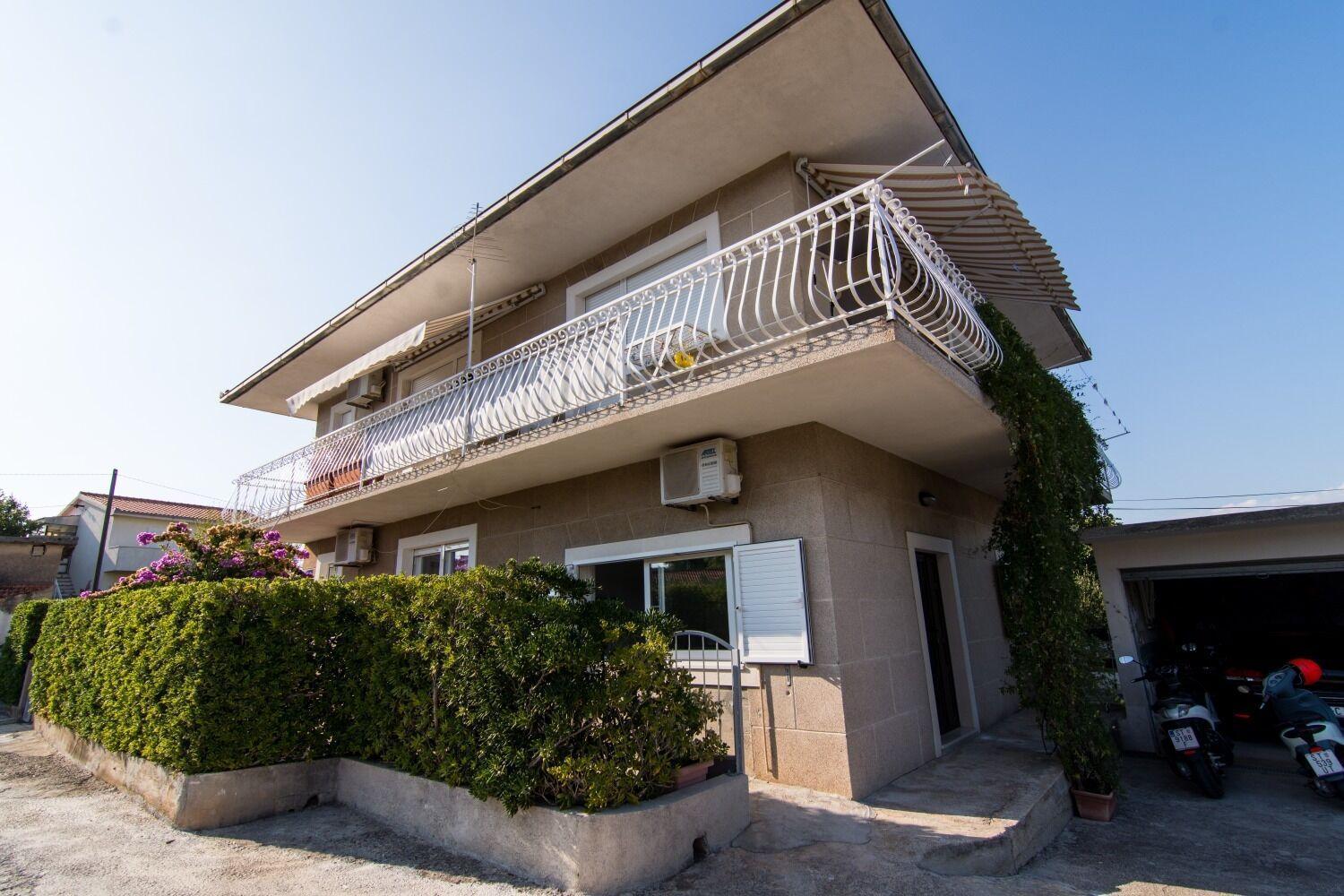 Apartments Ivica - Garden Terrace Слатине Экстерьер фото