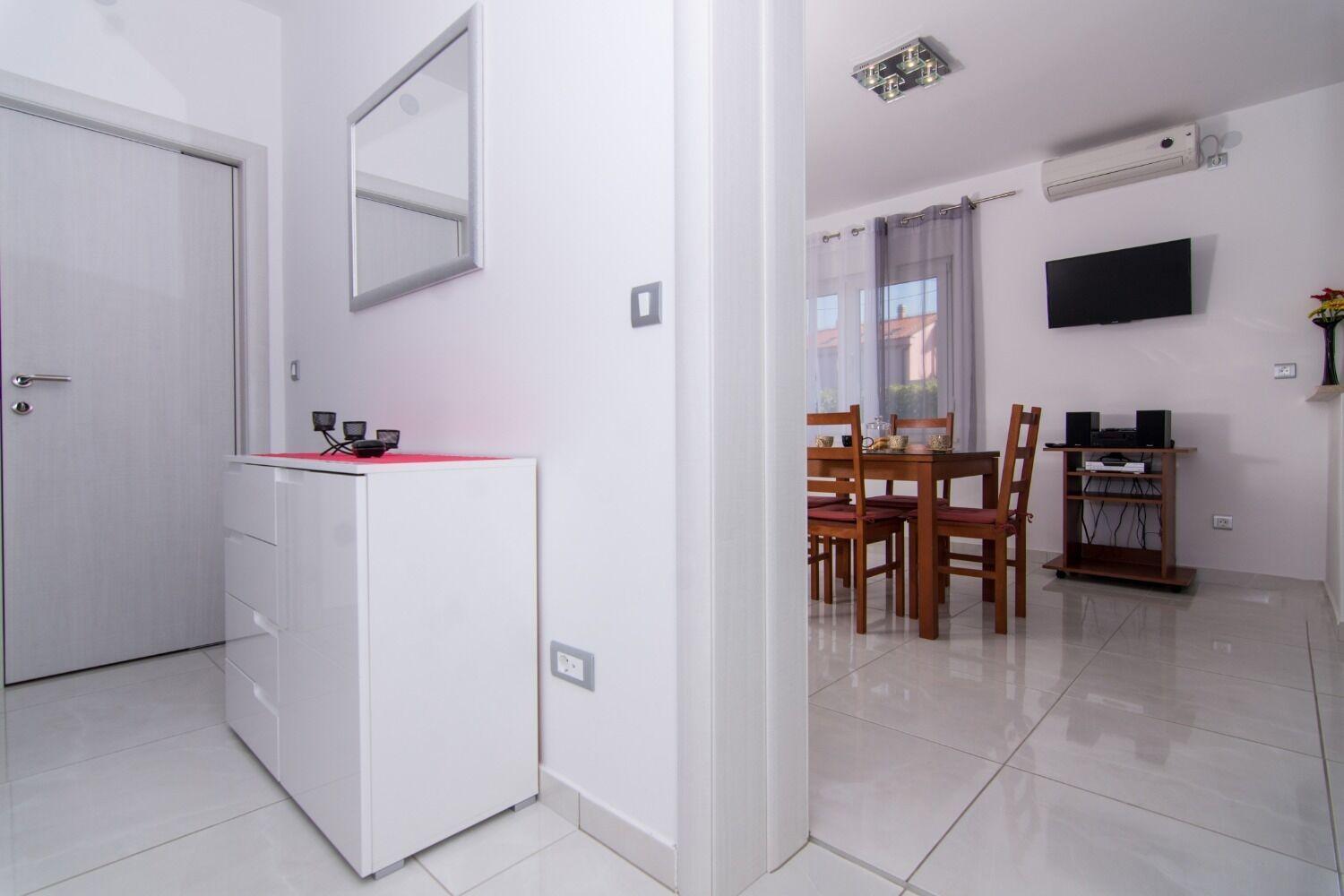Apartments Ivica - Garden Terrace Слатине Экстерьер фото