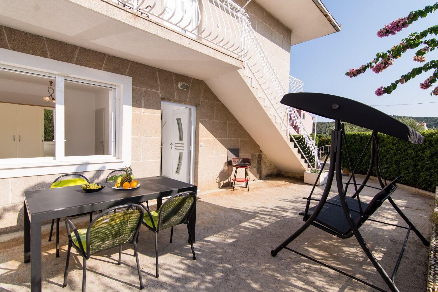 Apartments Ivica - Garden Terrace Слатине Экстерьер фото